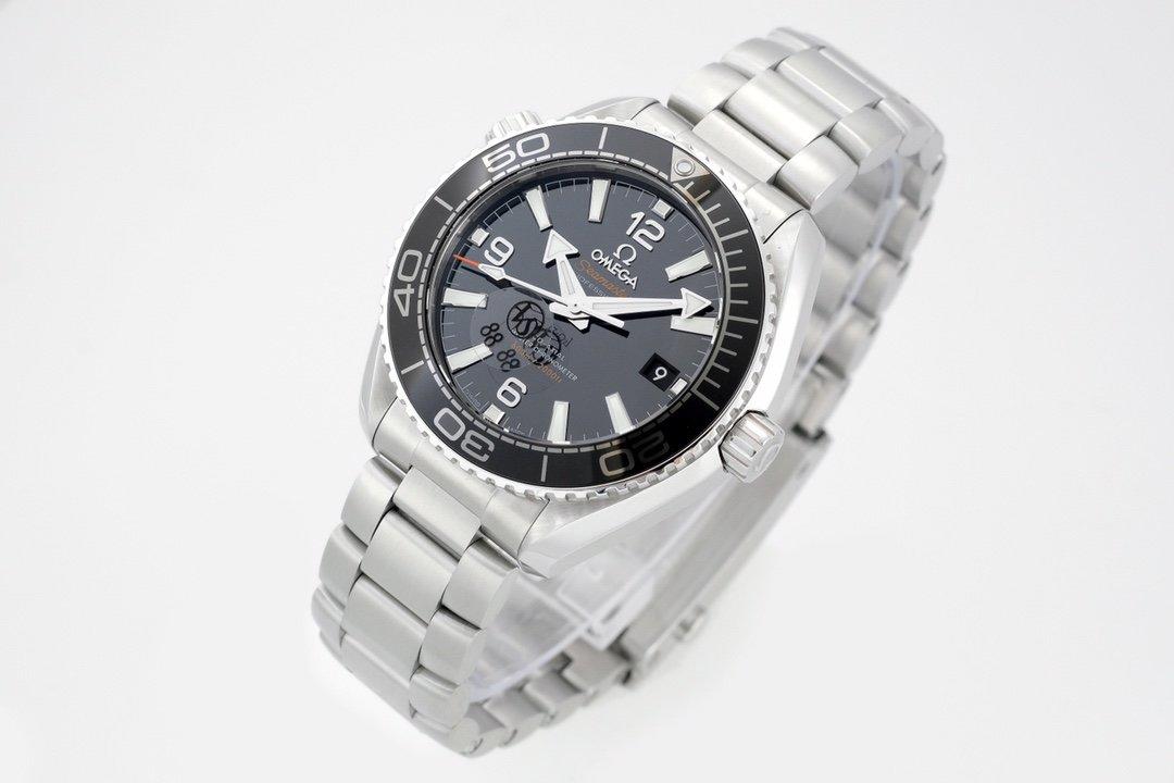 Omega Planet Ocean Seamaster 600 m Co-Axial Master Chronometer 39,5 mm 215.30.40.20.01.001