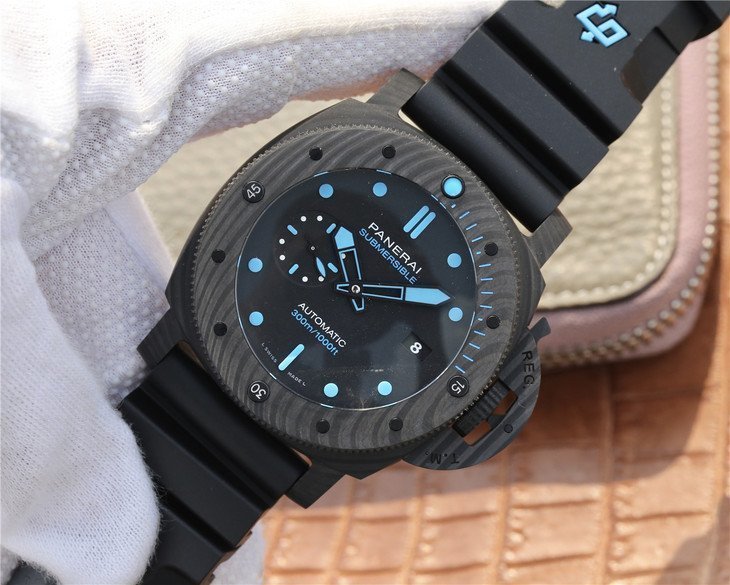 Officine Panerai Luminor Submersible Carbotech 42mm PAM 960