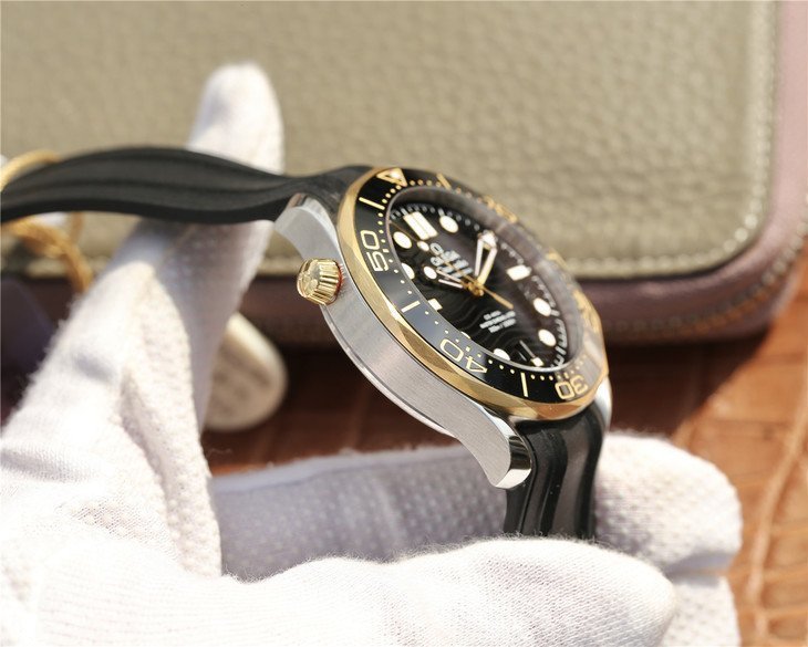 Omega Seamaster 300M Co-Axial Master Chronometer 210.22.42.20.01.001