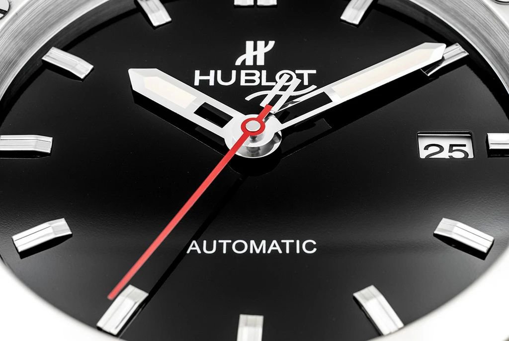 Настенные часы Hublot Classic Fusion