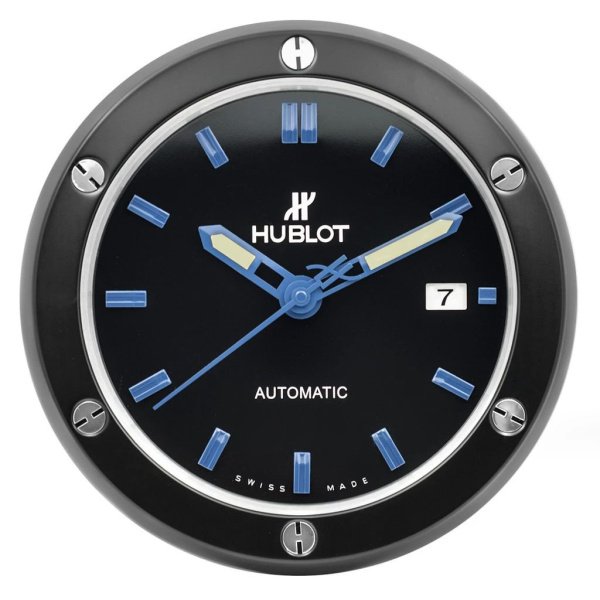 Настенные часы Hublot Classic Fusion