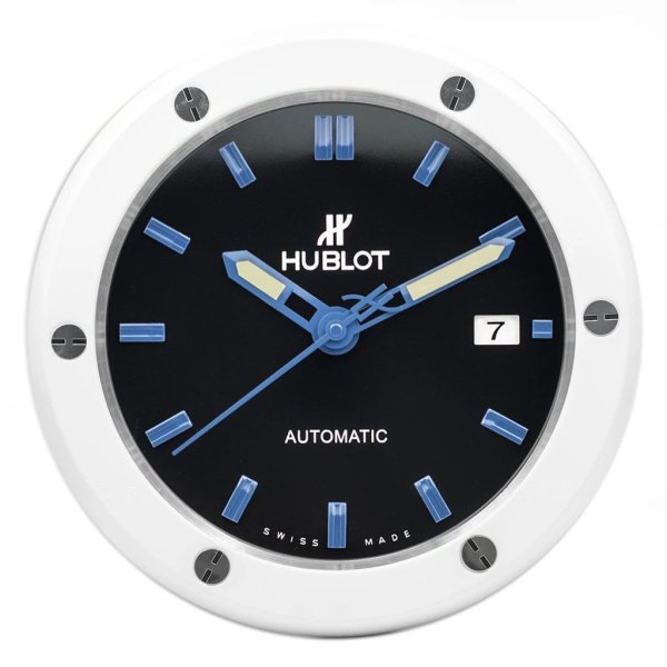 Настенные часы Hublot Classic Fusion