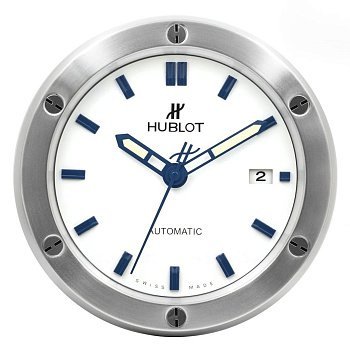 Настенные часы Hublot Classic Fusion