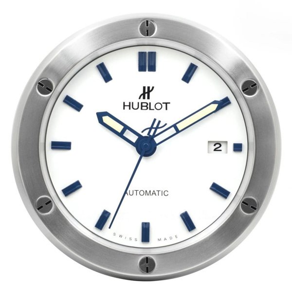 Настенные часы Hublot Classic Fusion